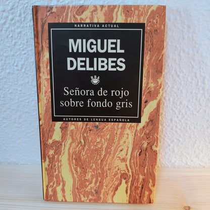 Señora de rojo sobre fondo gris 2ª mano